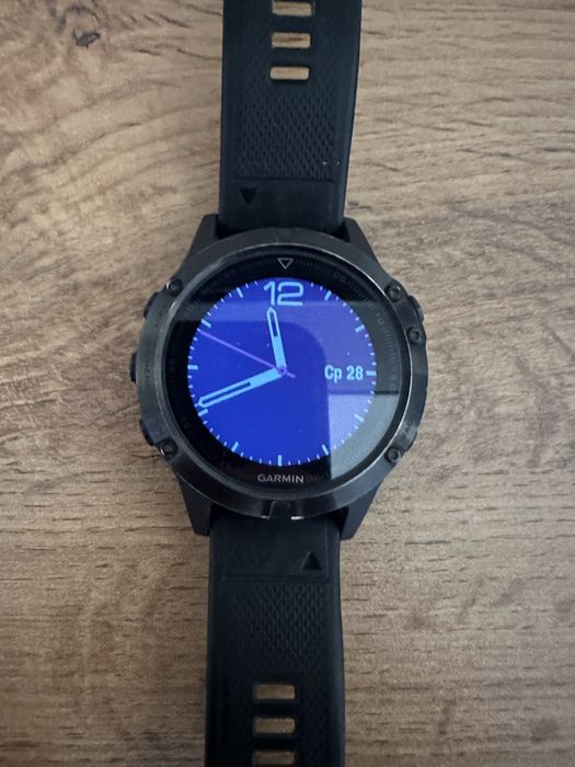 Часы Garmin Fenix 5 с зарядкой