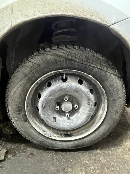 Продам зимнюю резину с дисками