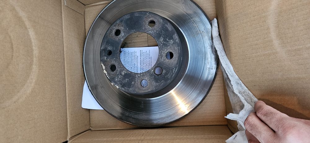 Бмв е34-ку тормозные диски передний и колодки. Оба хорошем состоянии