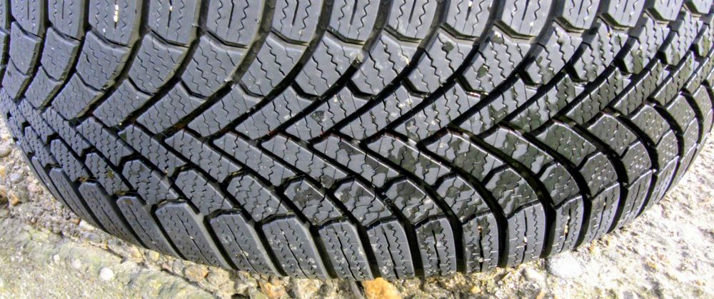 Продавам 2 броя зимни гуми Bridgestone