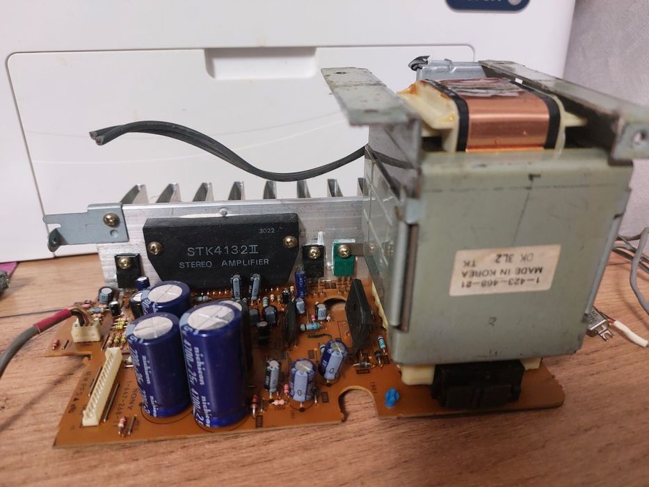 Плата стереоучилителя