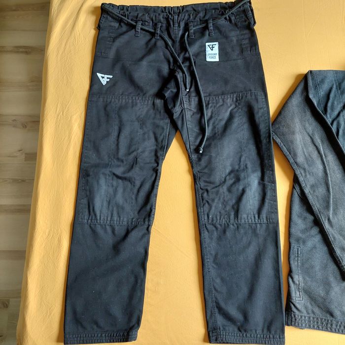 Екип за бойни спортове