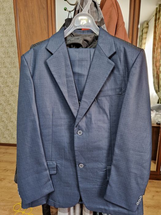 Костюмы мужские,  новый