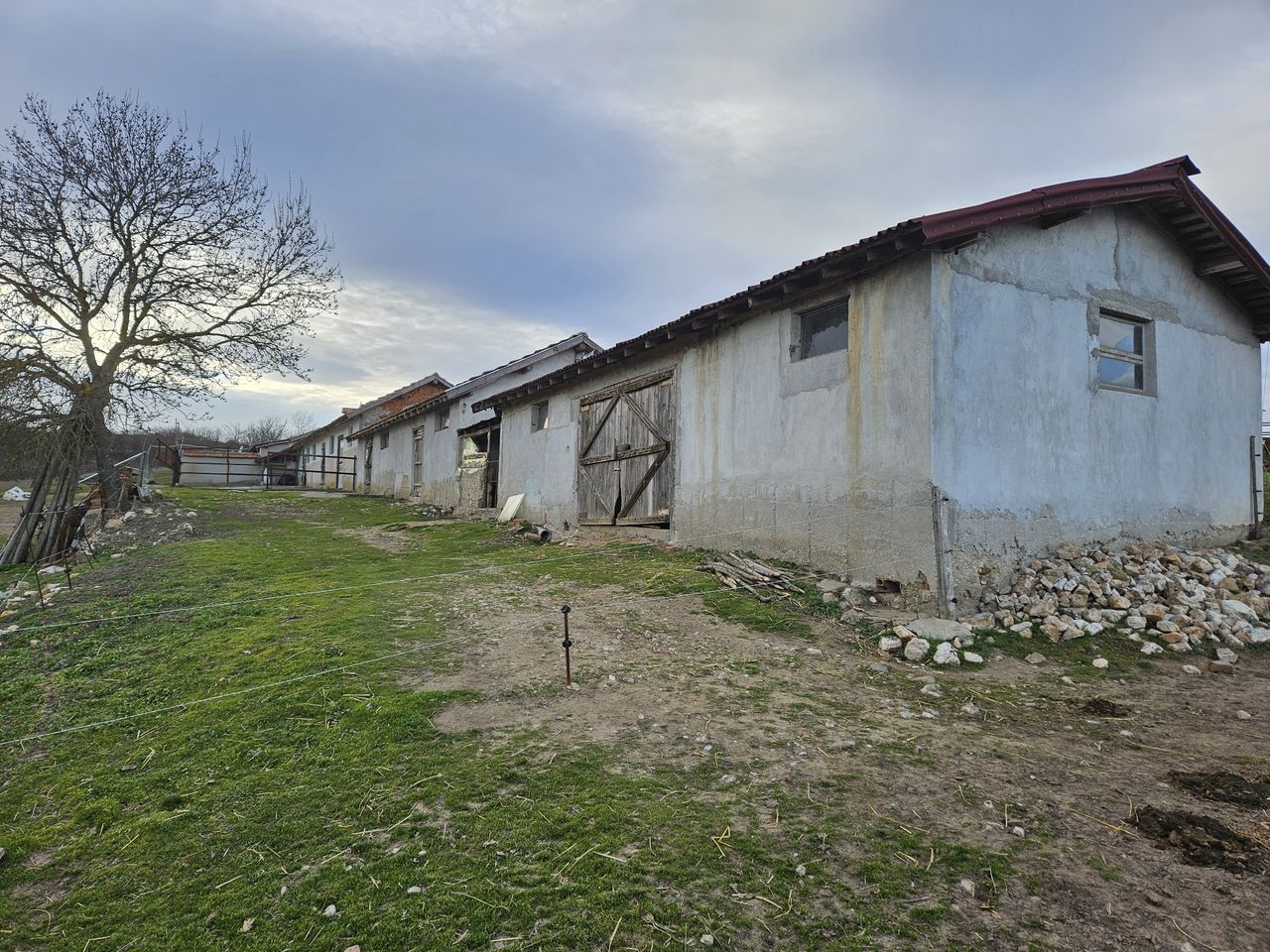 Продава се Промишлена сграда в с. Радовец, Област Хасково - 500 кв.м за 204 €/кв.м - Снимка #11