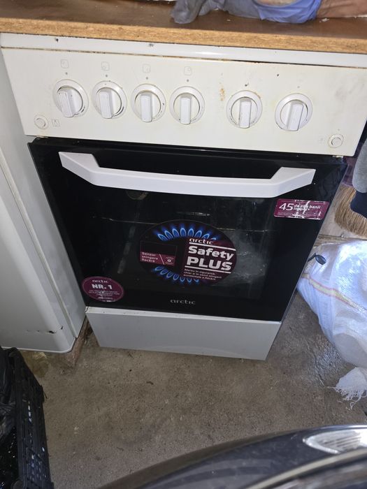 Aragaz si frigider funcționale