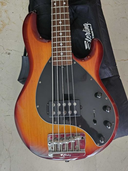 Sterling Ray35 by Music Man – 5-струнен бас с активна електроника