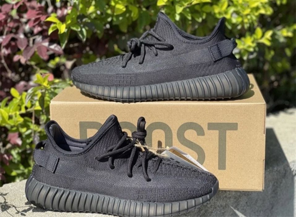 Yeezy Boost 350 V2 Black Adidas - Mega Reducere