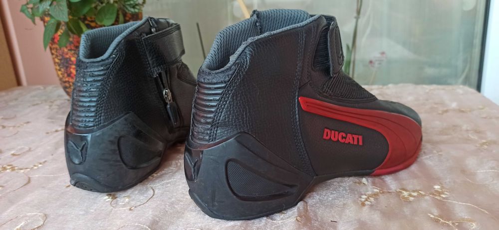 Обувки за мотор DUCATI-PUMA № 44-цена 120 лв.