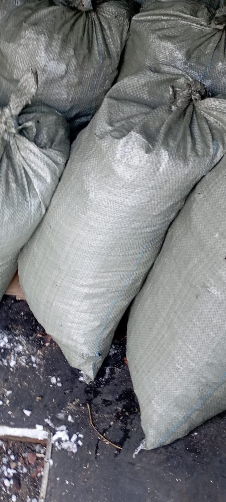Дрова уголь в мешках  с бесплатной доставкой от 5 мешкоа