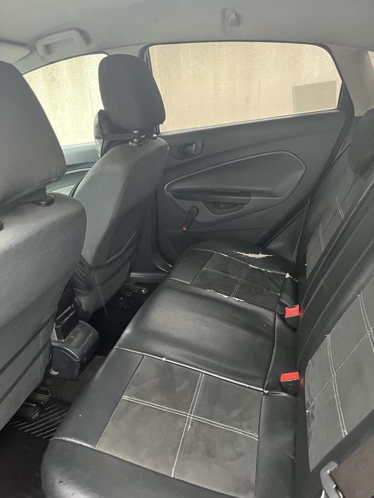 Продавам Ford Fiesta