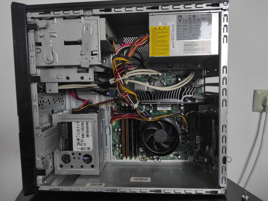 Настолен компютър HP Pro 3130 Microtower с Intel Core i3 + периферия