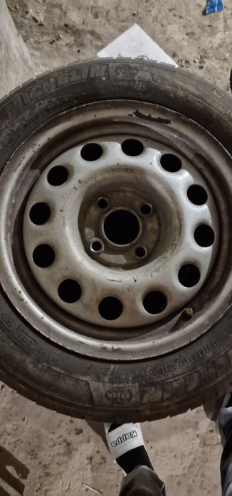 Vând cauciucuri vara 185 60 R14