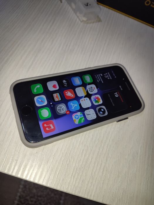 Продам Iphone se 2-gen