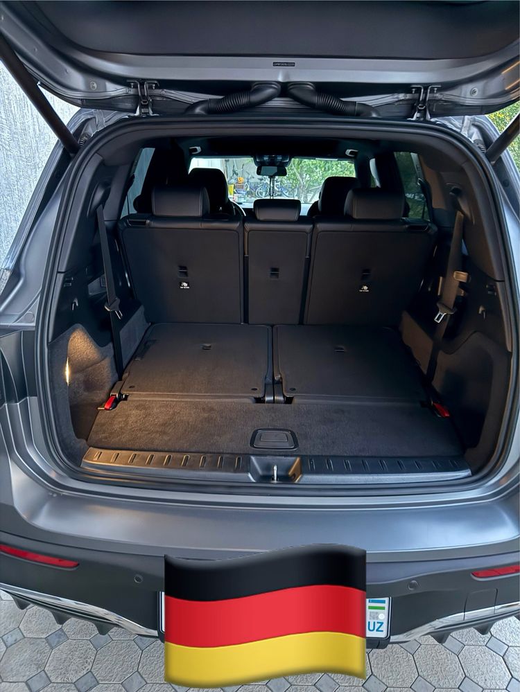 Mercedes-Benz EQB 350 Full Options.