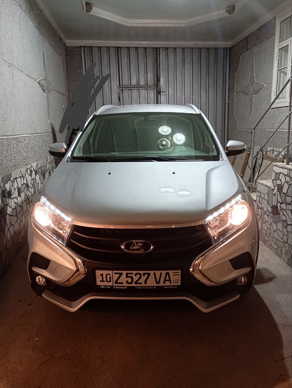 Lada Xray cross crasover sotiladi o'zimniki 4 ta zimniy baloni bilan