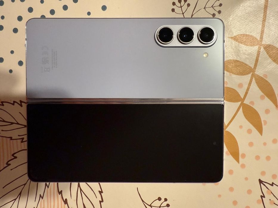 Vând telefon mobil Samsung Galaxy Z Fold5 , 512 GB , Icy Blue