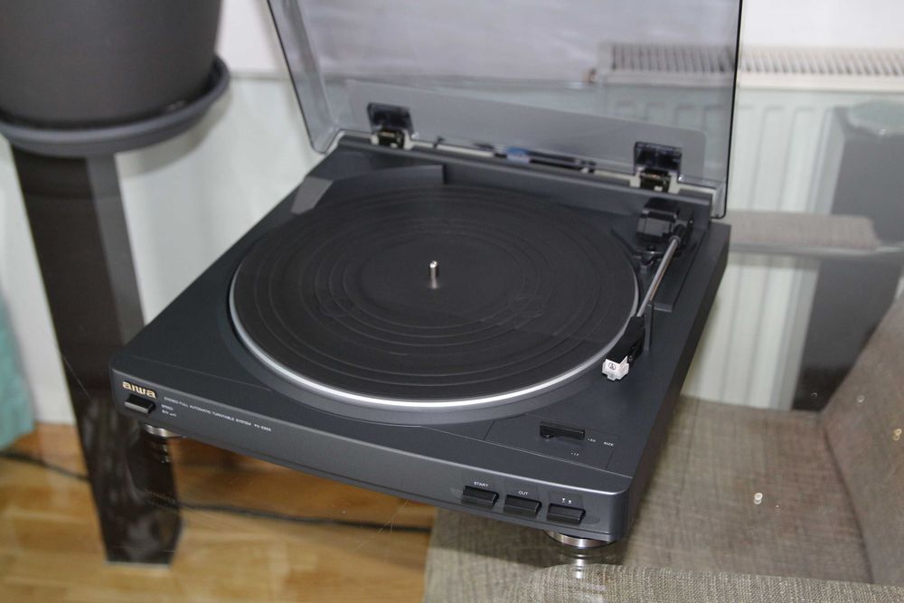 Aiwa PX-E855 cu preamplificator incorporat, curea si ac noi.