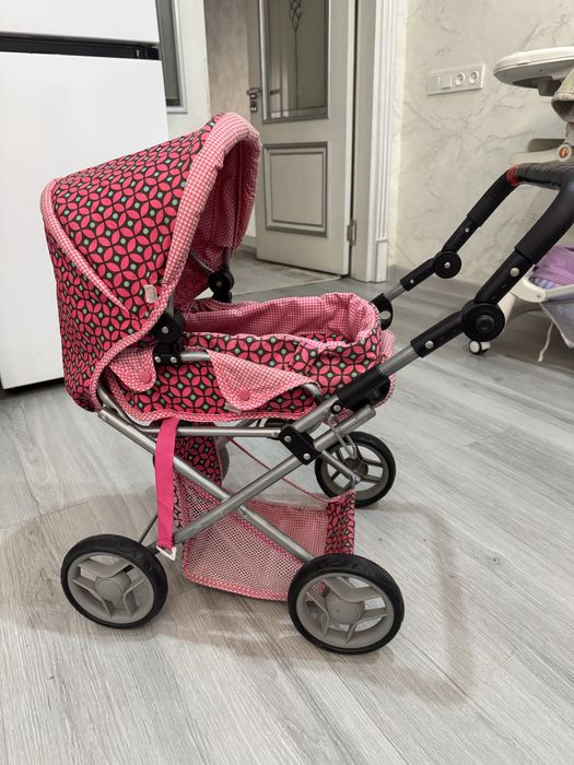 Qizchala uchun mini kolyaska