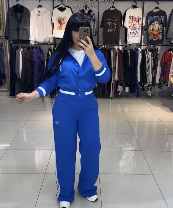 Продават  Дамски костюм