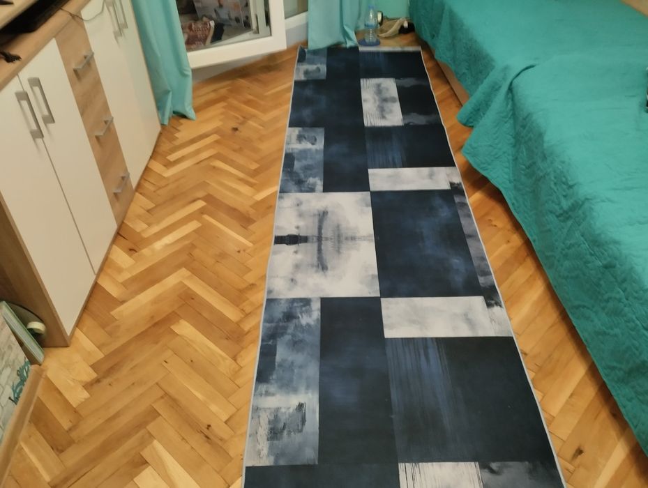 Пътека с размери 80 см. широчина и 400 см. дължина. Чисто нова. 90 лв.