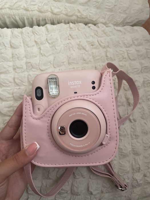 Продаю instax mini 12