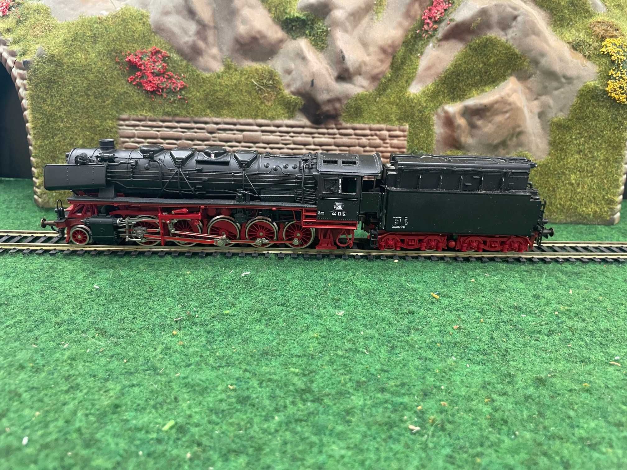 Локомотив парен Роко BR43/44 HO 1:87 влак ЖП модел отличен