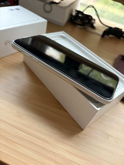 iPhone 11 - 64GB