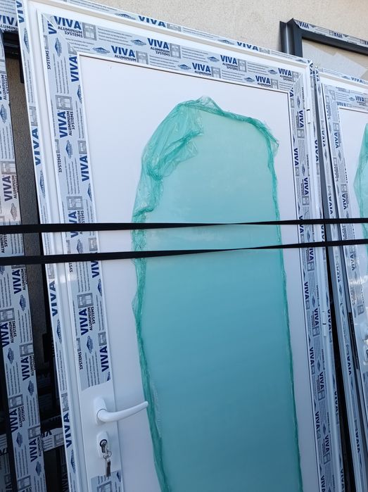 Алуминиева врата за баня