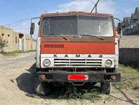 Kamaz 1990-yil pritsep bilan.