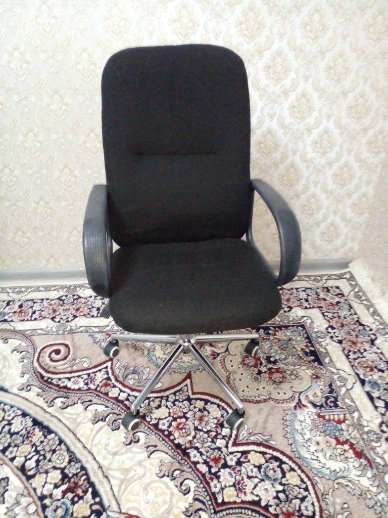 Кресло б/у офисное кресло