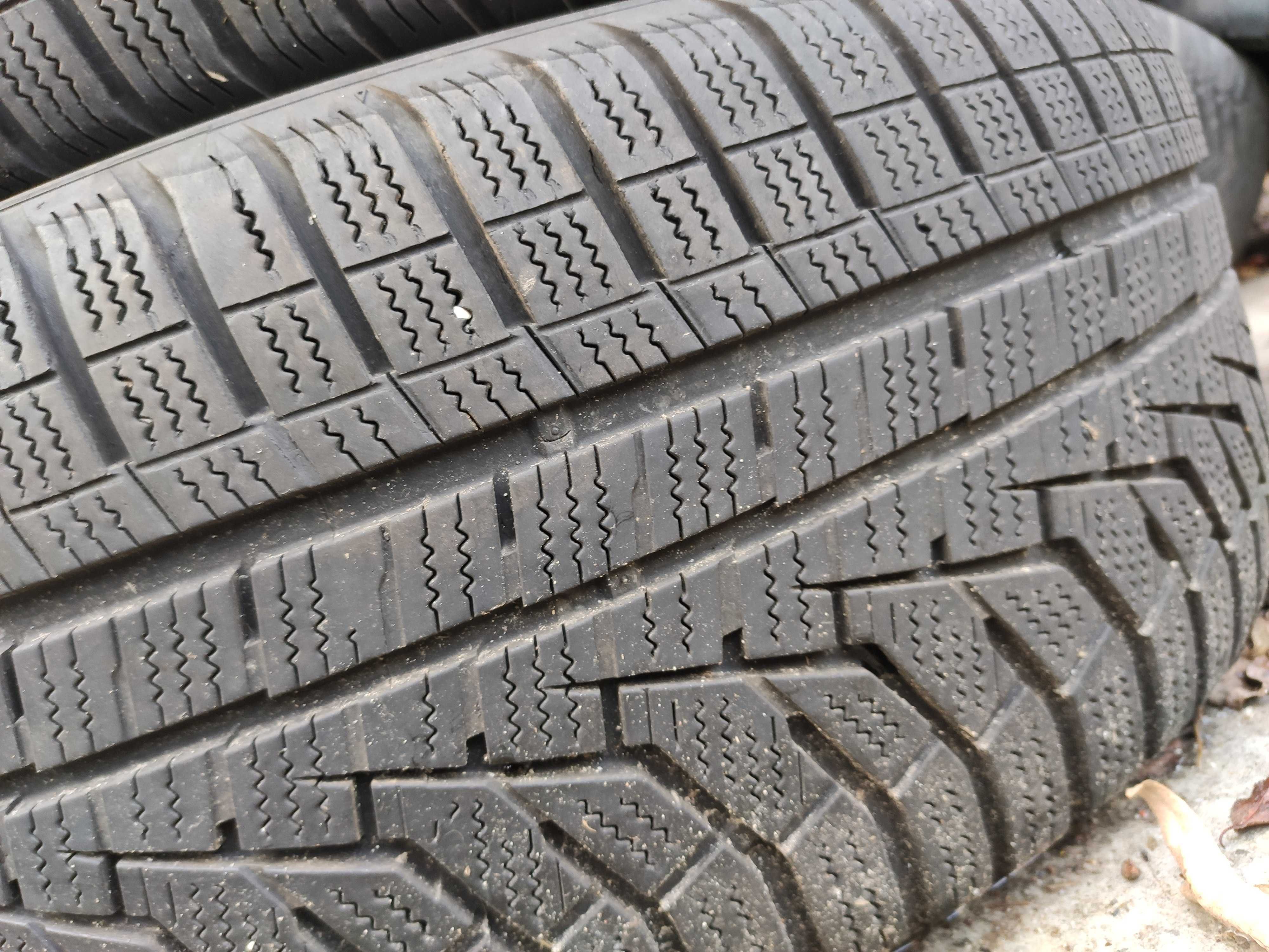 4бр Зимни гуми 225 50 17 - Hankook