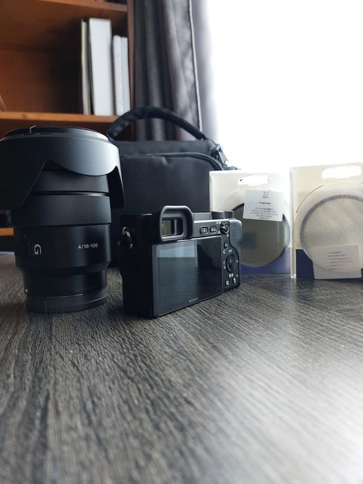 Sony A6400 + Sony 18-105mm f/4 G OSS + geantă + filtre