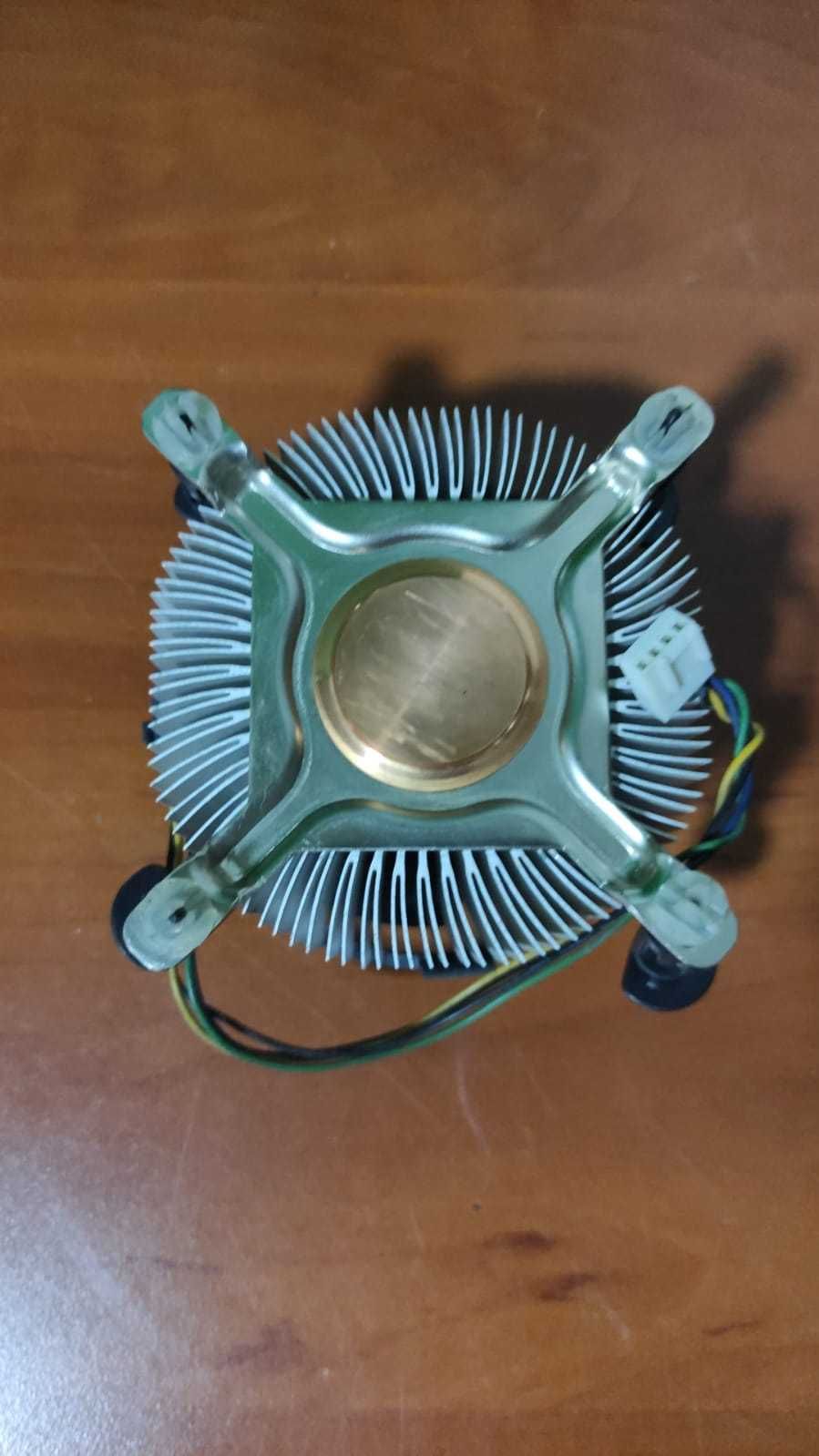 Кулер INTEL BOX с медным пятаком и 4-pin питанием в отличном состоянии