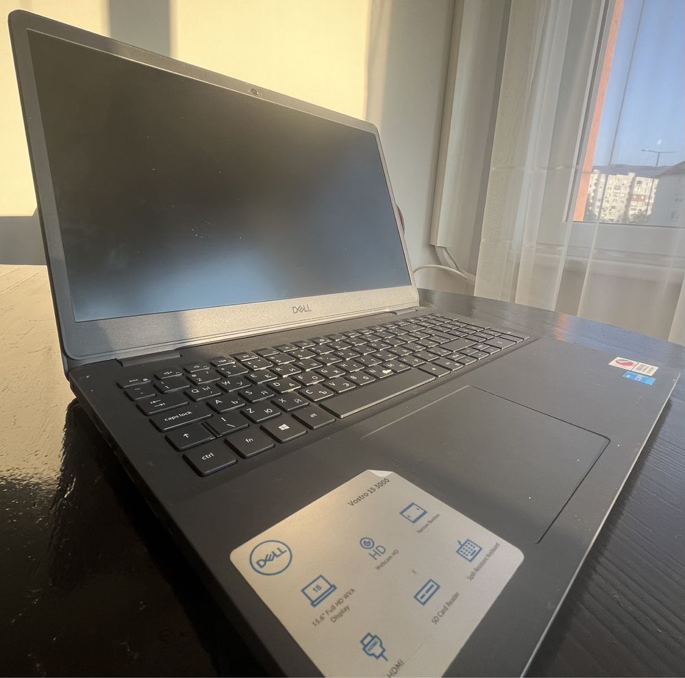 Лаптоп Dell Vostro 15 3000