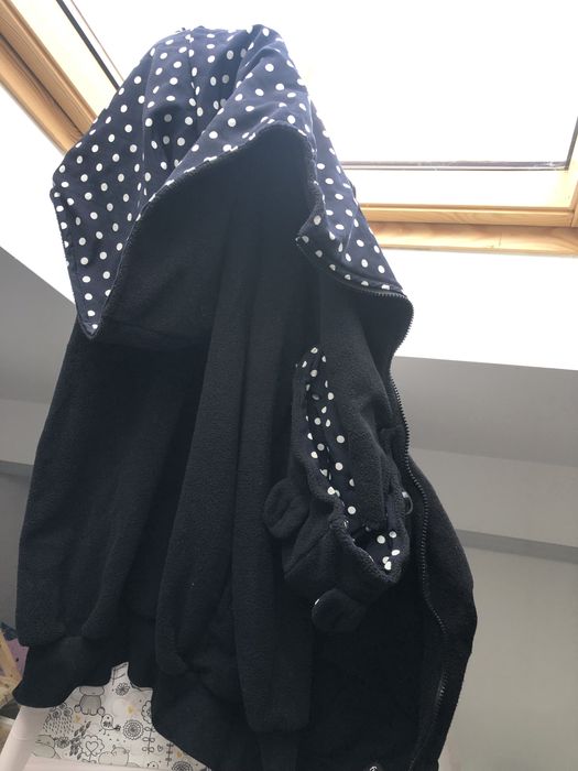 Vand hanorac cu insertie pt. bebe, sling nou.