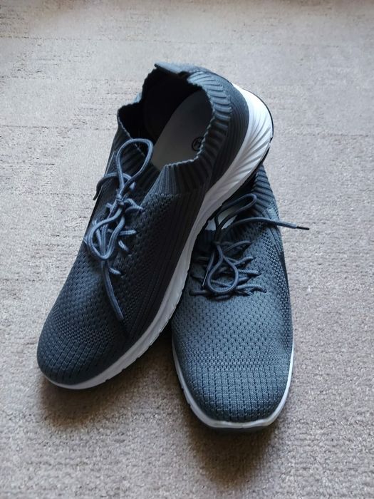 Adidasi dama marimea 40 si barbatesti marimea 44 noi