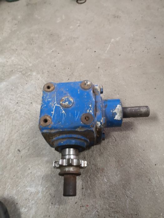 Червячен редуктор с две оси