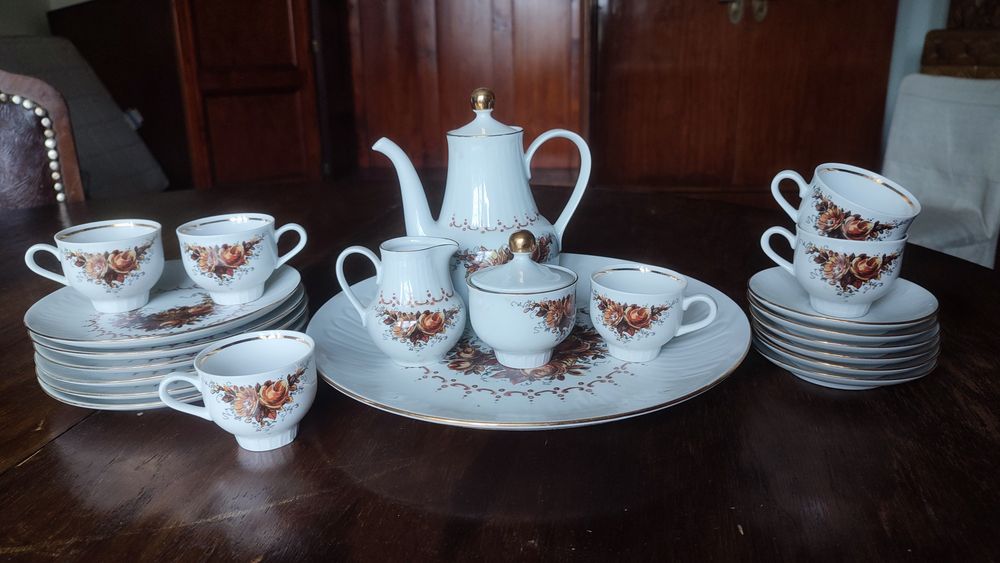 Set cafea cesti farfurii ceainic ceramica