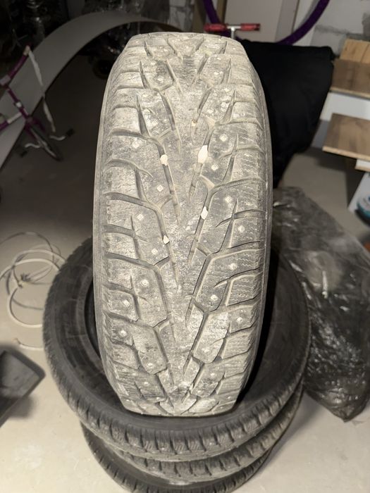 Комплект зимних шин почти новые Yokohama