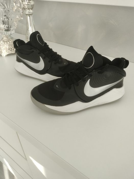 Vând adidași Nike originali