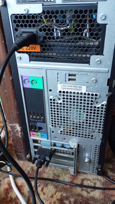Vând PC  procesor Intel core i5