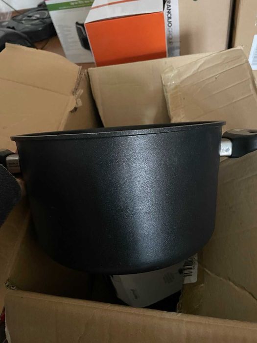 Маркови тигани и тенджера AMT