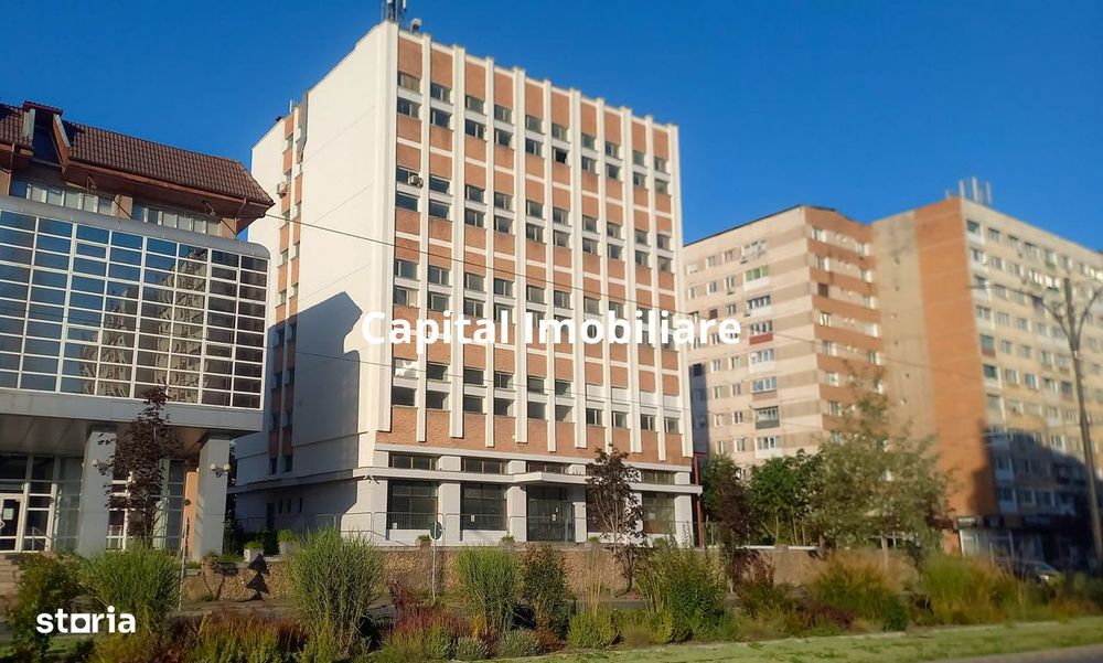 Cladire comerciala cu 4 etaje de inchiriat Resita