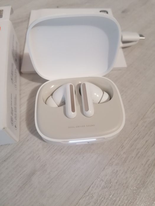 Xiaomi Redmi Buds 6, noi în cutie.
Preț de magazin 200 lei.