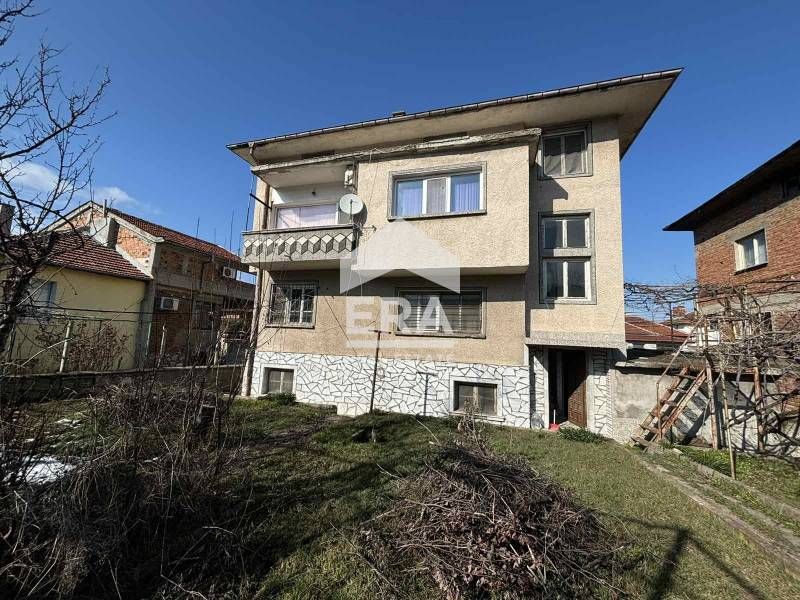 Само в Ера Имоти Хасково! Просторна самостоятелна къща в Димитровград