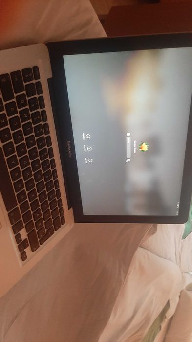 Vând 3 laptopuri Apple 2 MacBook Pro, un MacBook Air 2012 pentru piese