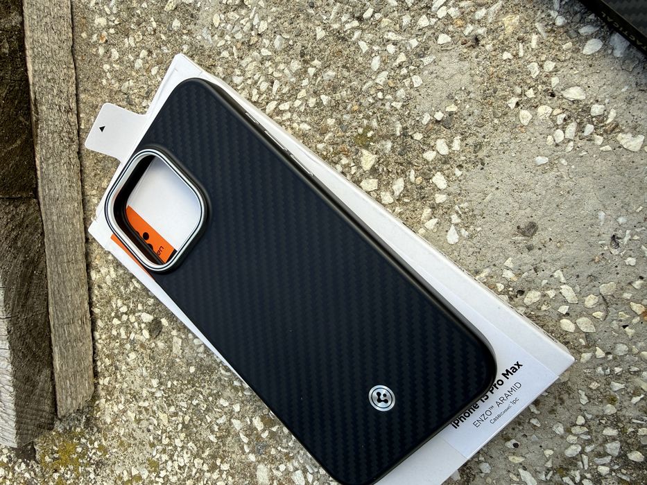 Husa iphone 15 pro max kevlar carbon spigen tactical
