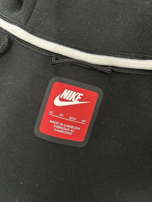 Tech negru model nou