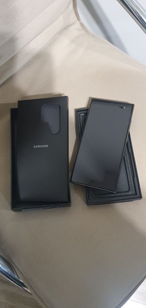 Vand Samsung S24 ultra garanție 24 luni