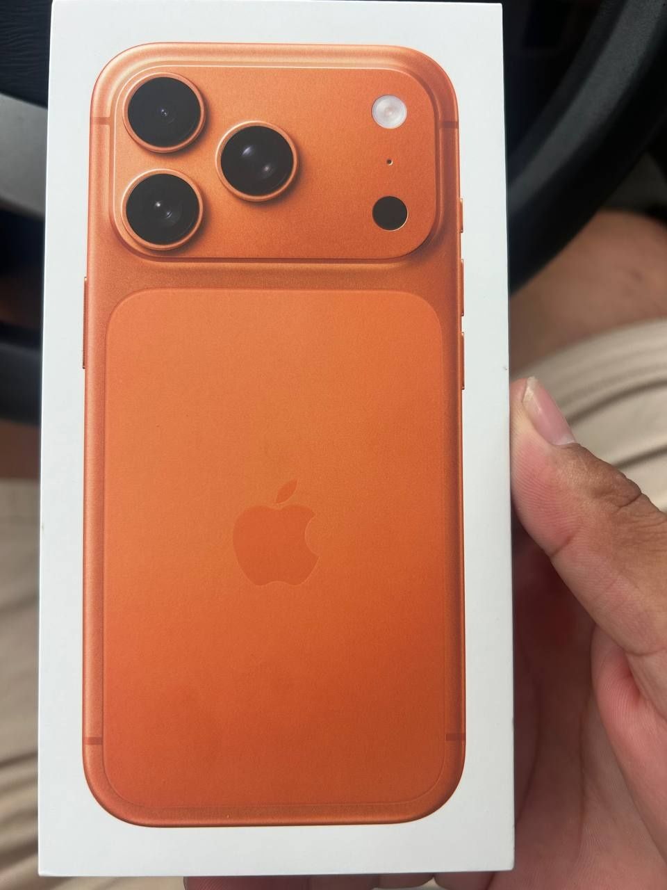 Iphone 17 pro 256 Rangi Cosmic Orang ochilmagan .